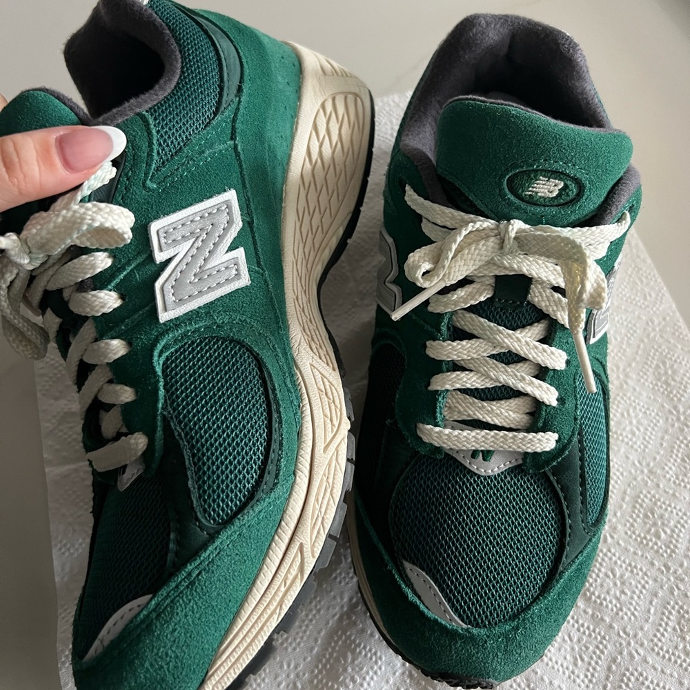 GREEN NEW BALANCE 2002R
